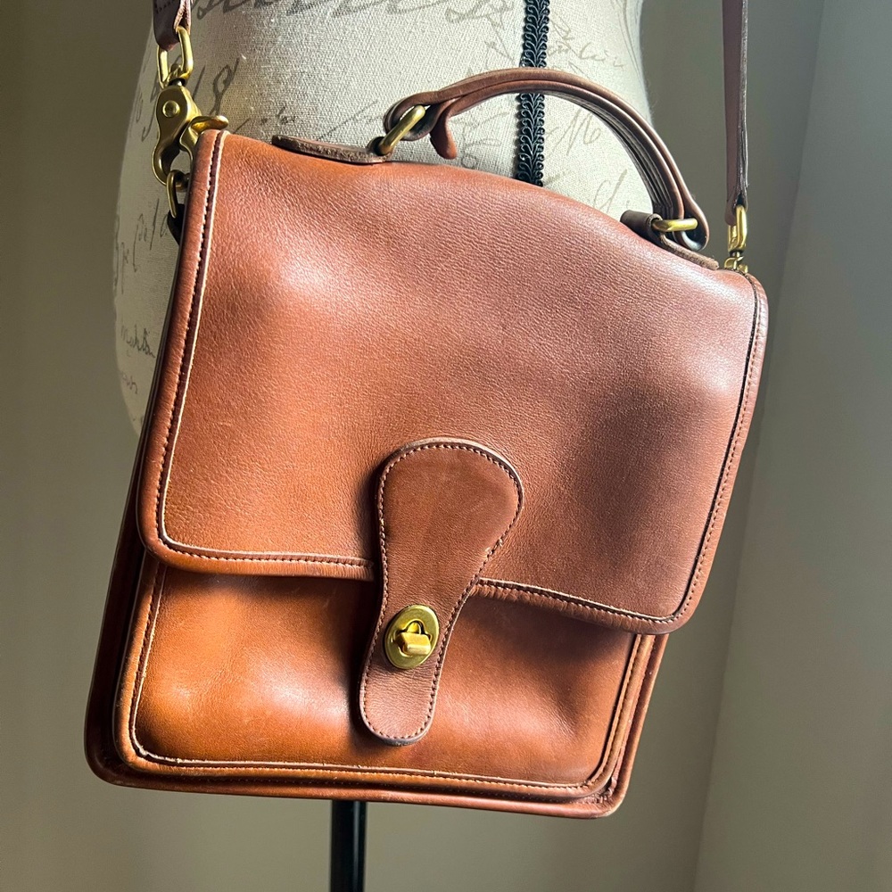 Vintage COACH leather crossbody satchel station messenger bag in British tan.